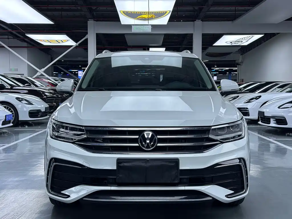 Volkswagen Tiguan L — фото 2