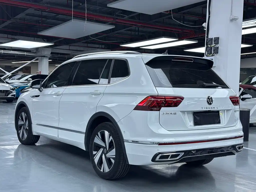 Volkswagen Tiguan L — фото 20