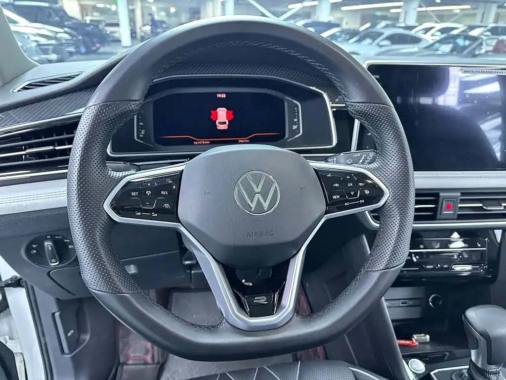 Volkswagen Tiguan L — фото 7