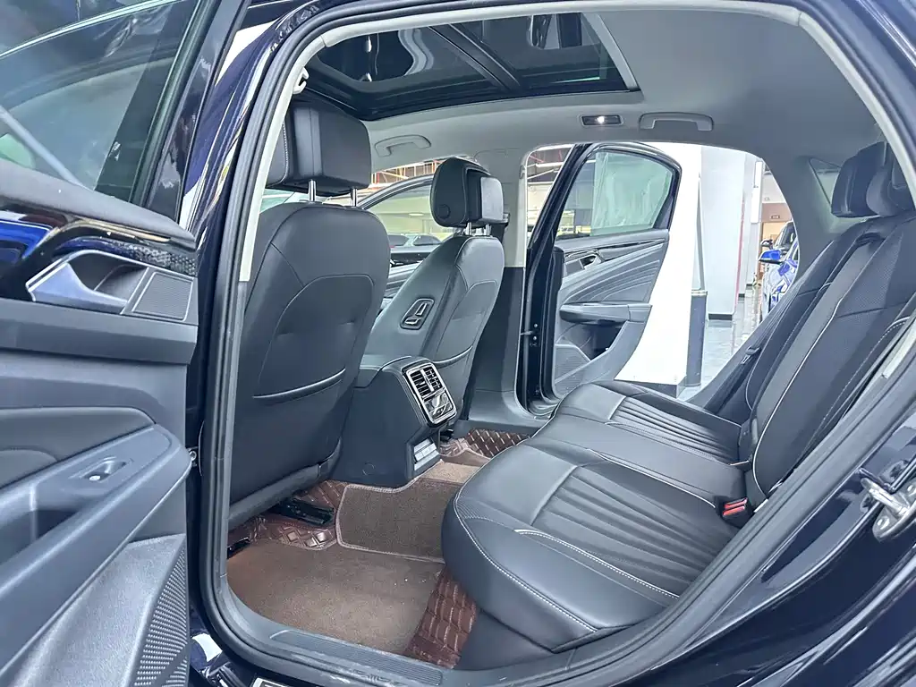Volkswagen Passat — фото 11