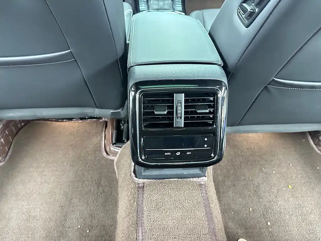 Volkswagen Passat — фото 13