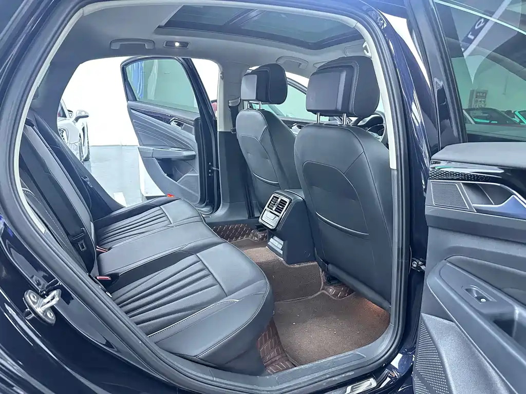 Volkswagen Passat — фото 14