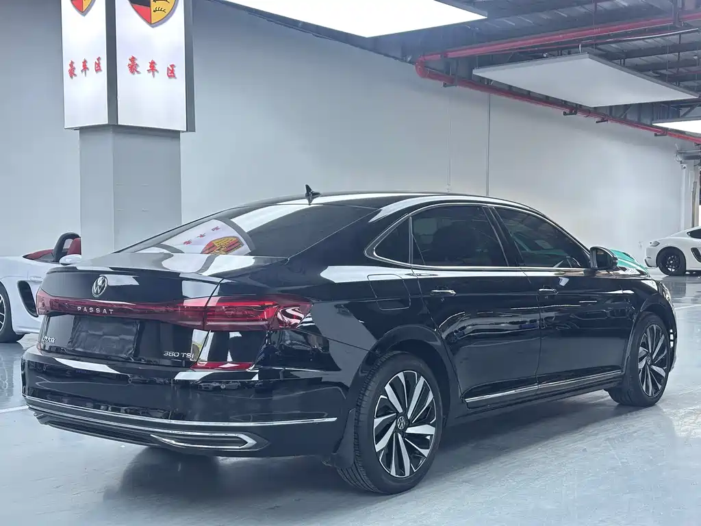 Volkswagen Passat — фото 18