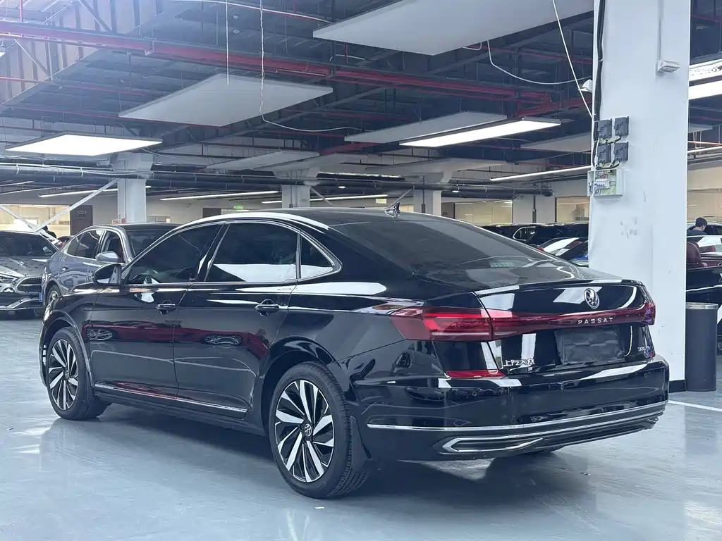 Volkswagen Passat — фото 20