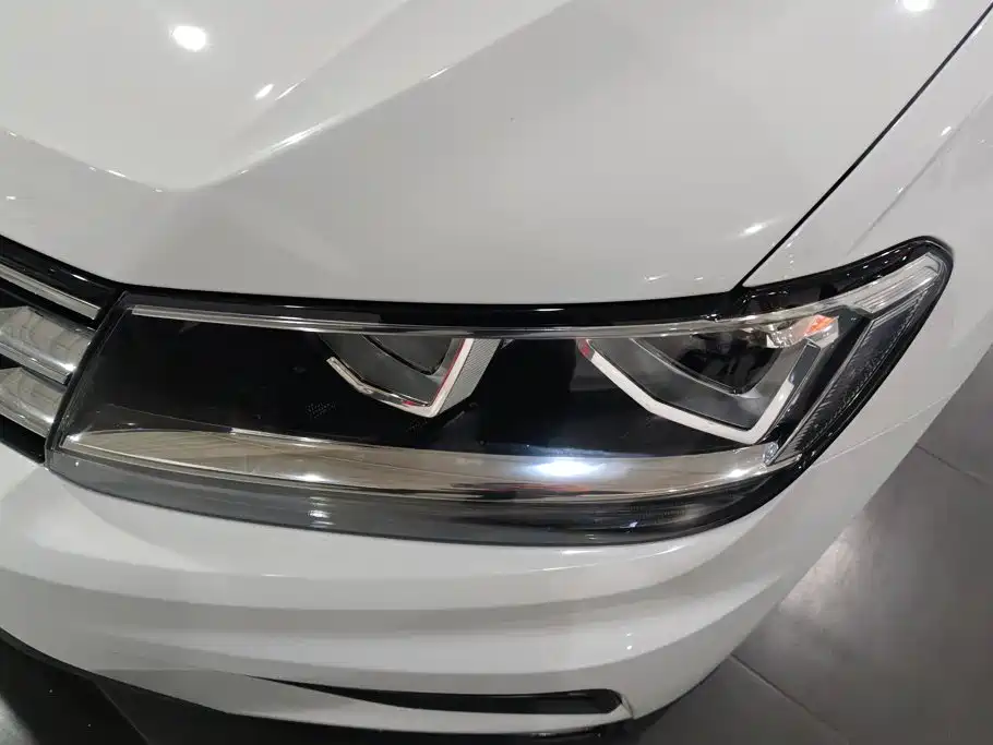 Volkswagen Tiguan L — фото 5