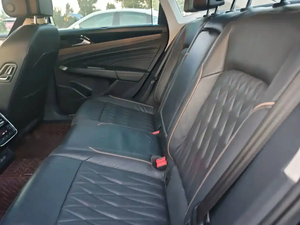 Volkswagen Passat — фото 17