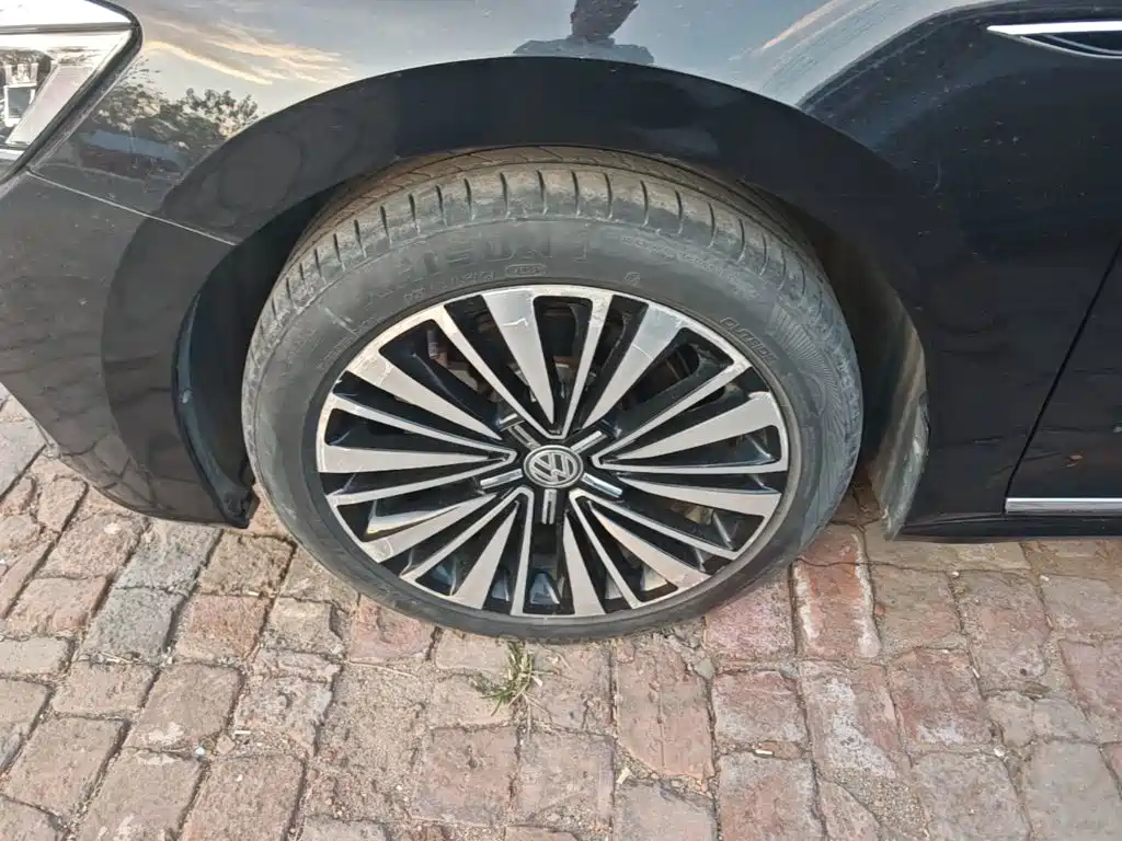 Volkswagen Passat — фото 23