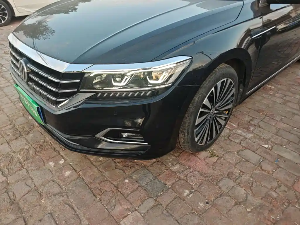 Volkswagen Passat — фото 24