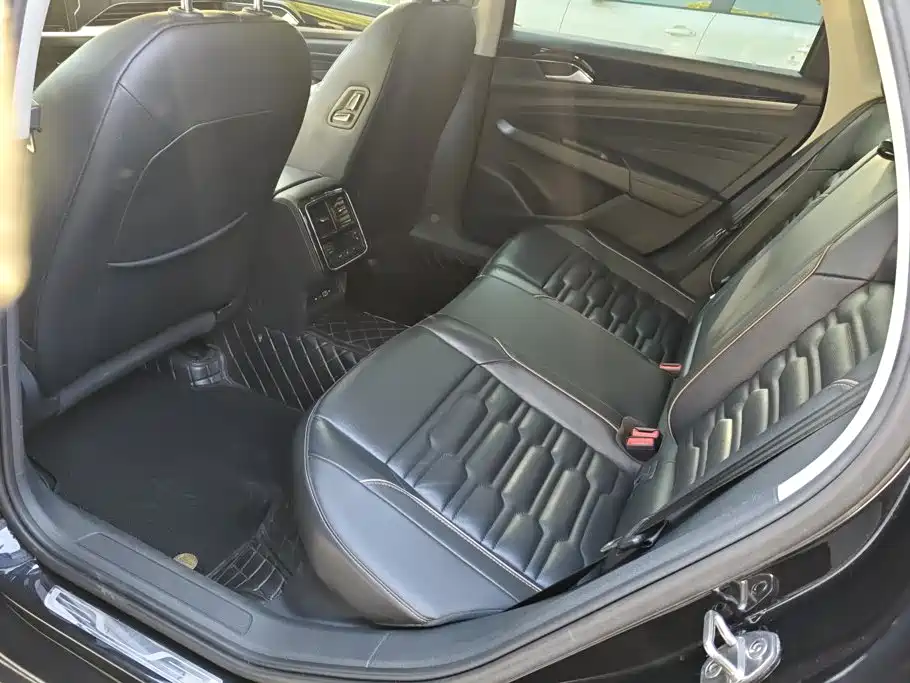 Volkswagen Passat — фото 11