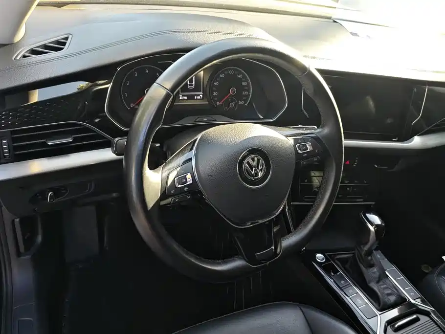 Volkswagen Passat — фото 15