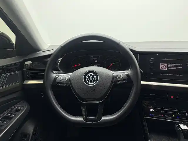 Volkswagen Passat — фото 13