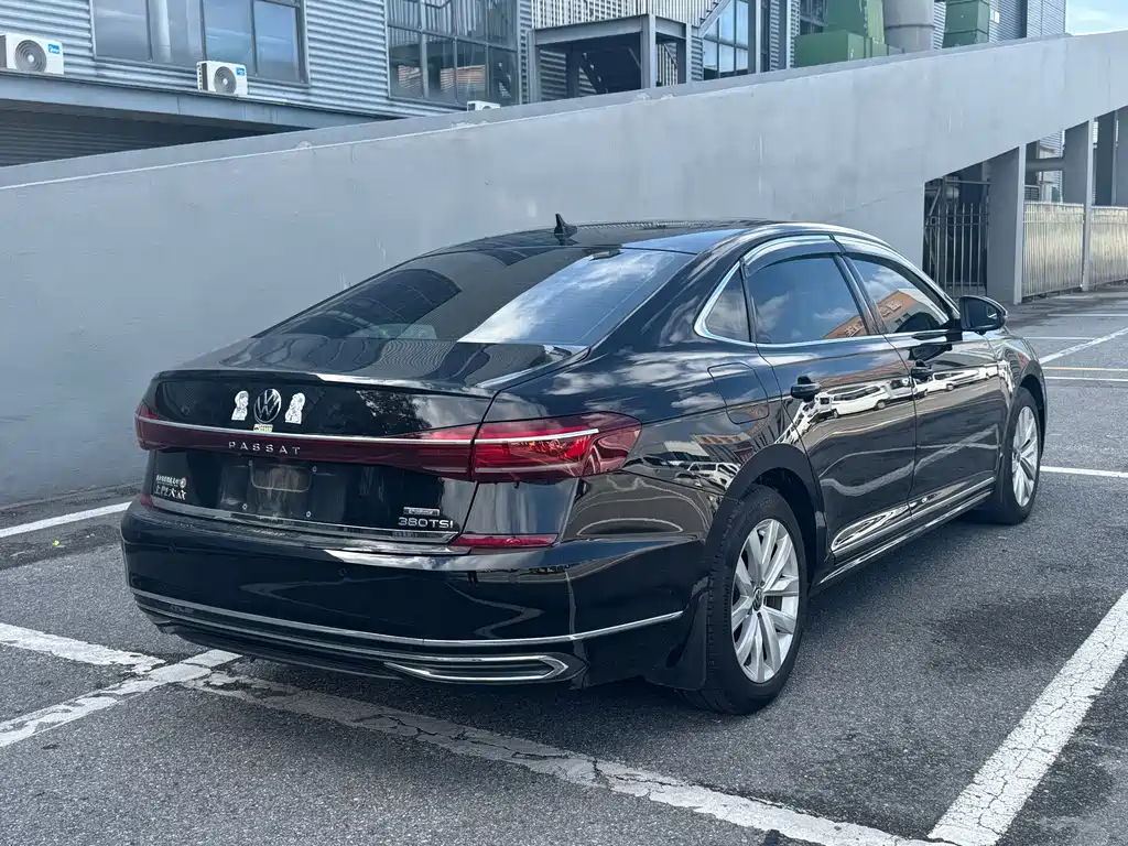 Volkswagen Passat — фото 11