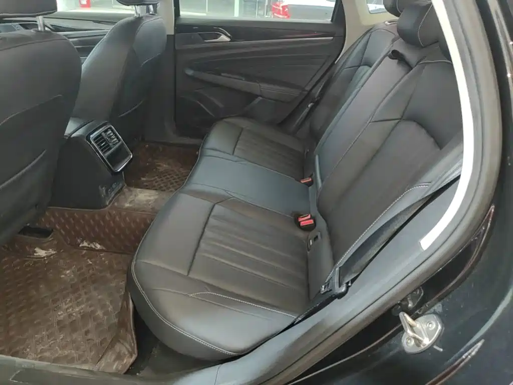 Volkswagen Passat — фото 17