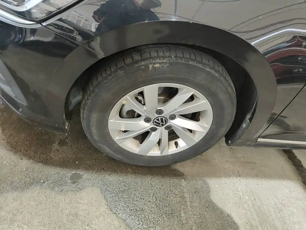 Volkswagen Passat — фото 23