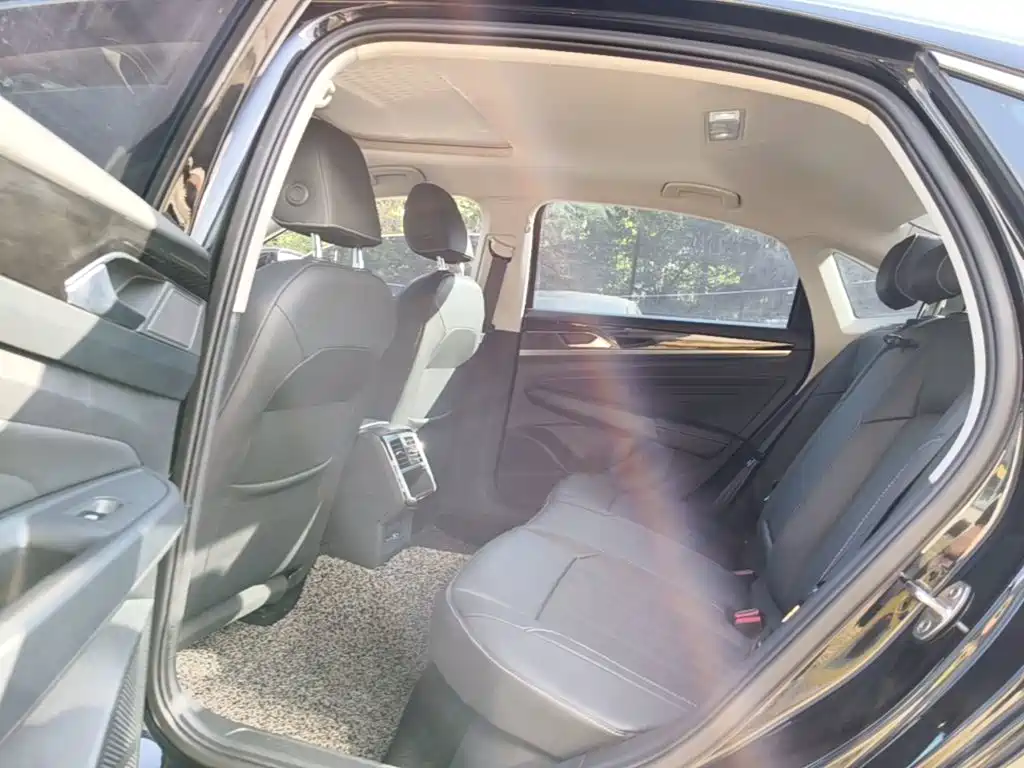 Volkswagen Passat — фото 17