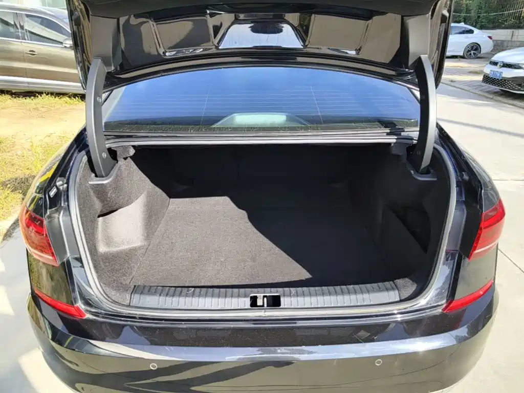 Volkswagen Passat — фото 19