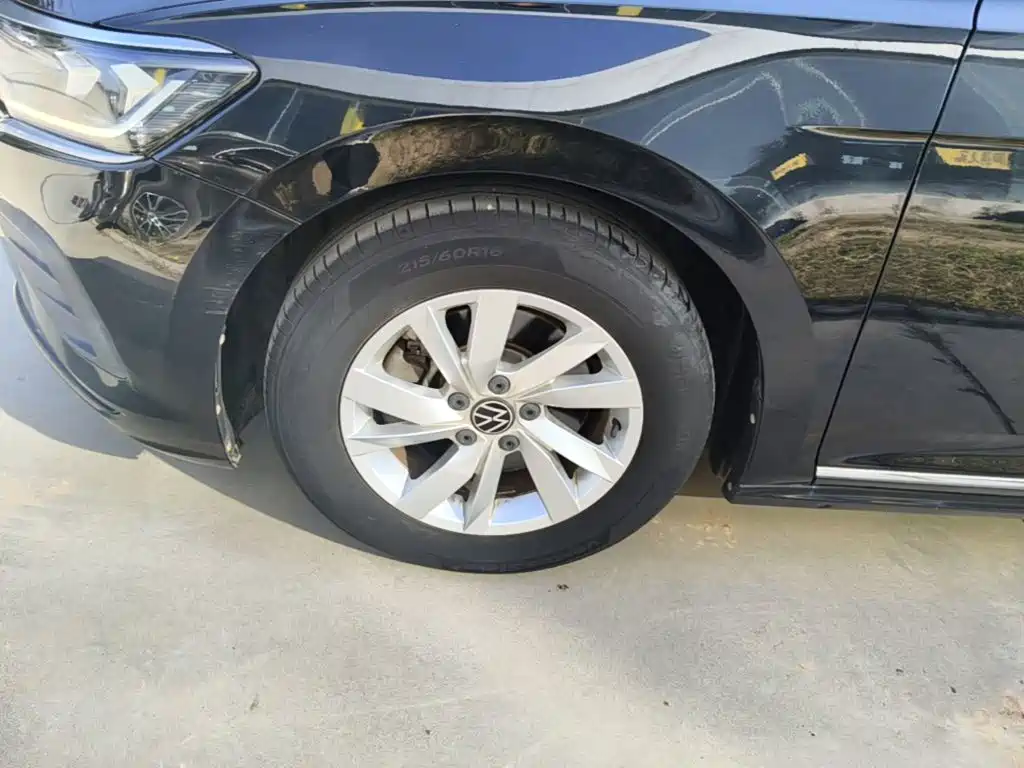 Volkswagen Passat — фото 23