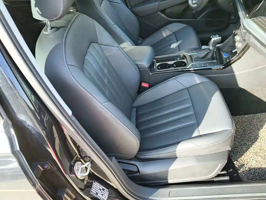 Volkswagen Passat — фото 25