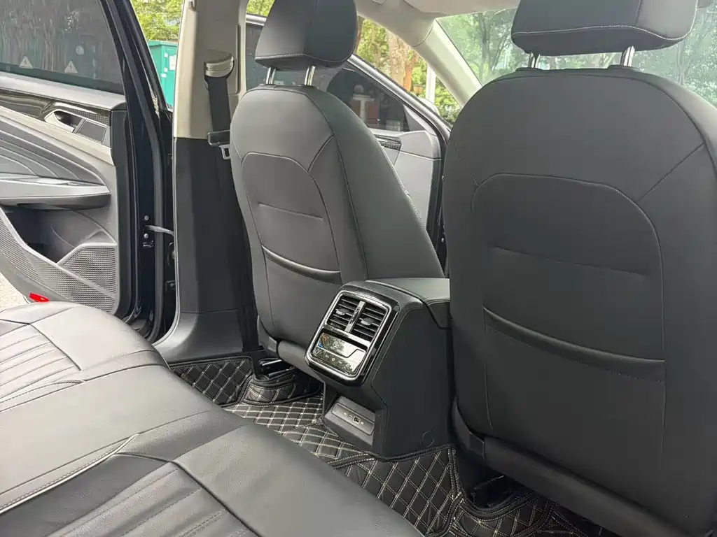 Volkswagen Passat — фото 6