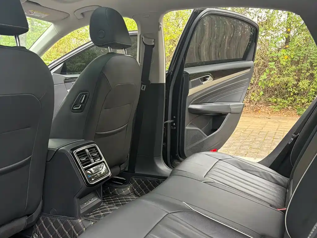 Volkswagen Passat — фото 7