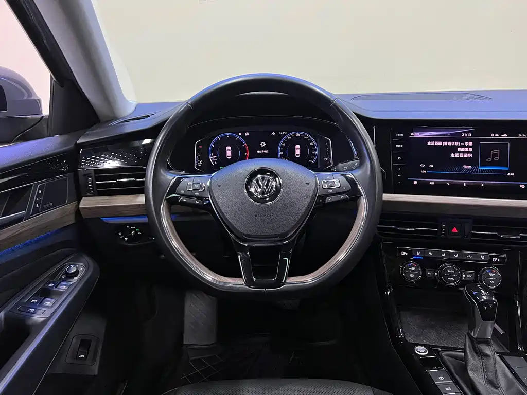 Volkswagen Passat — фото 11