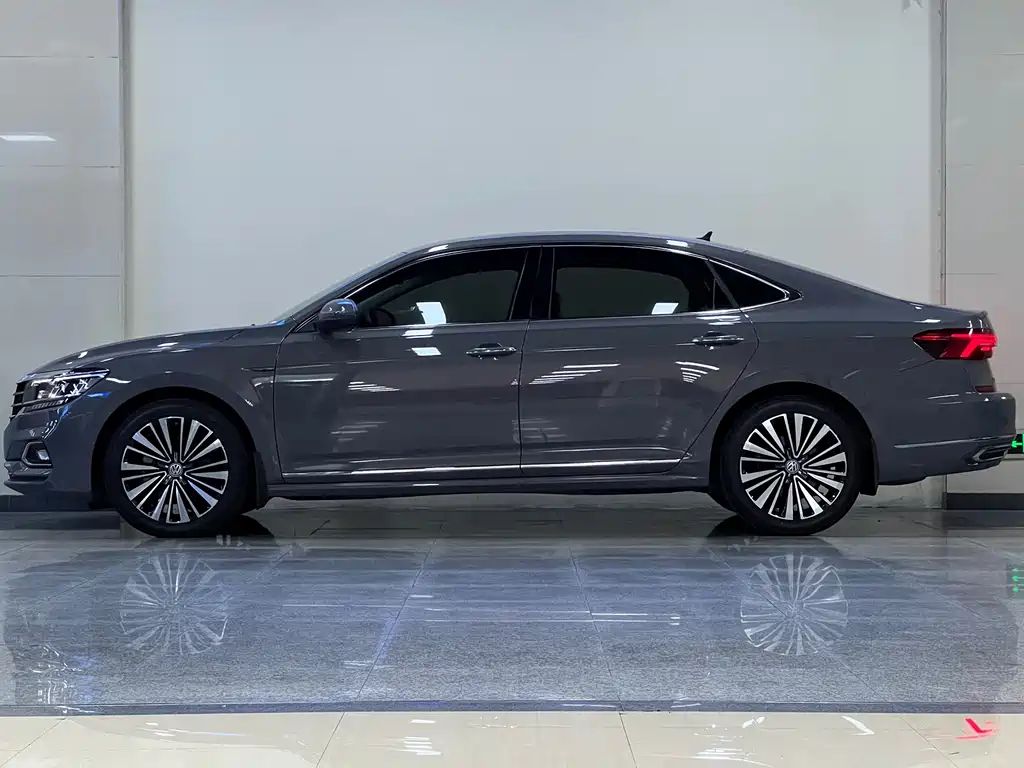 Volkswagen Passat — фото 4
