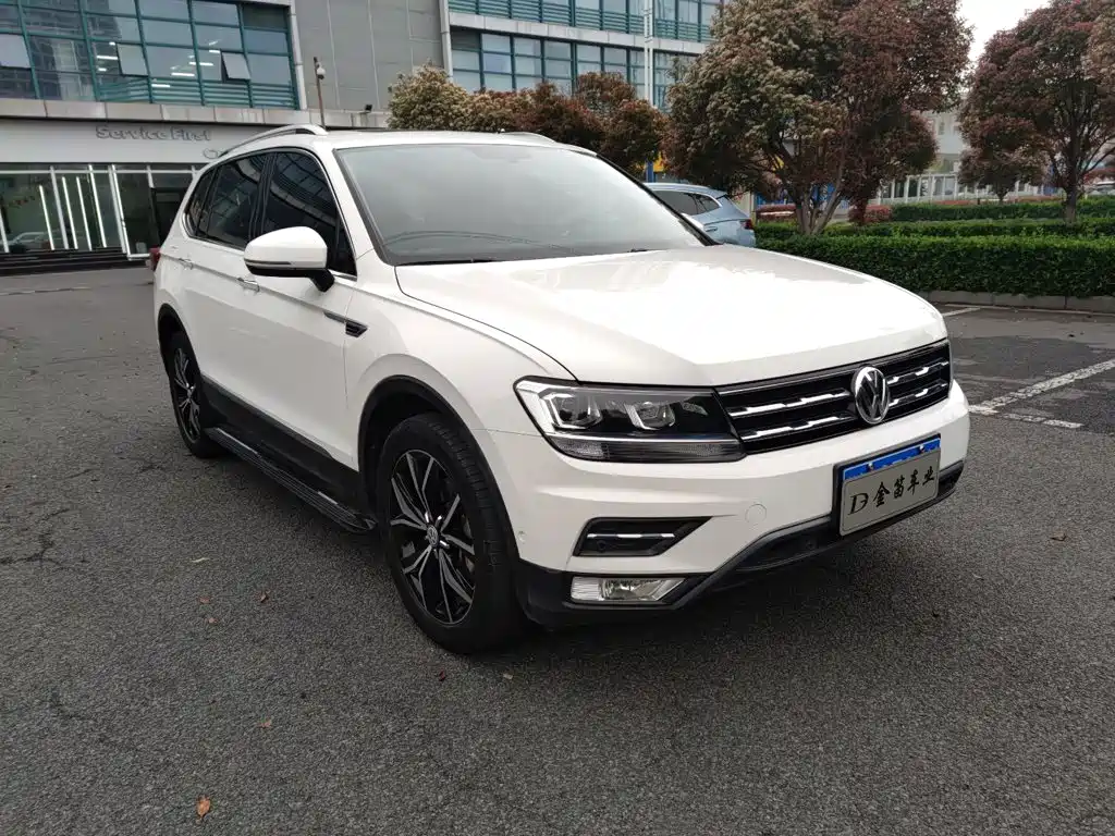 Volkswagen Tiguan L — фото 3