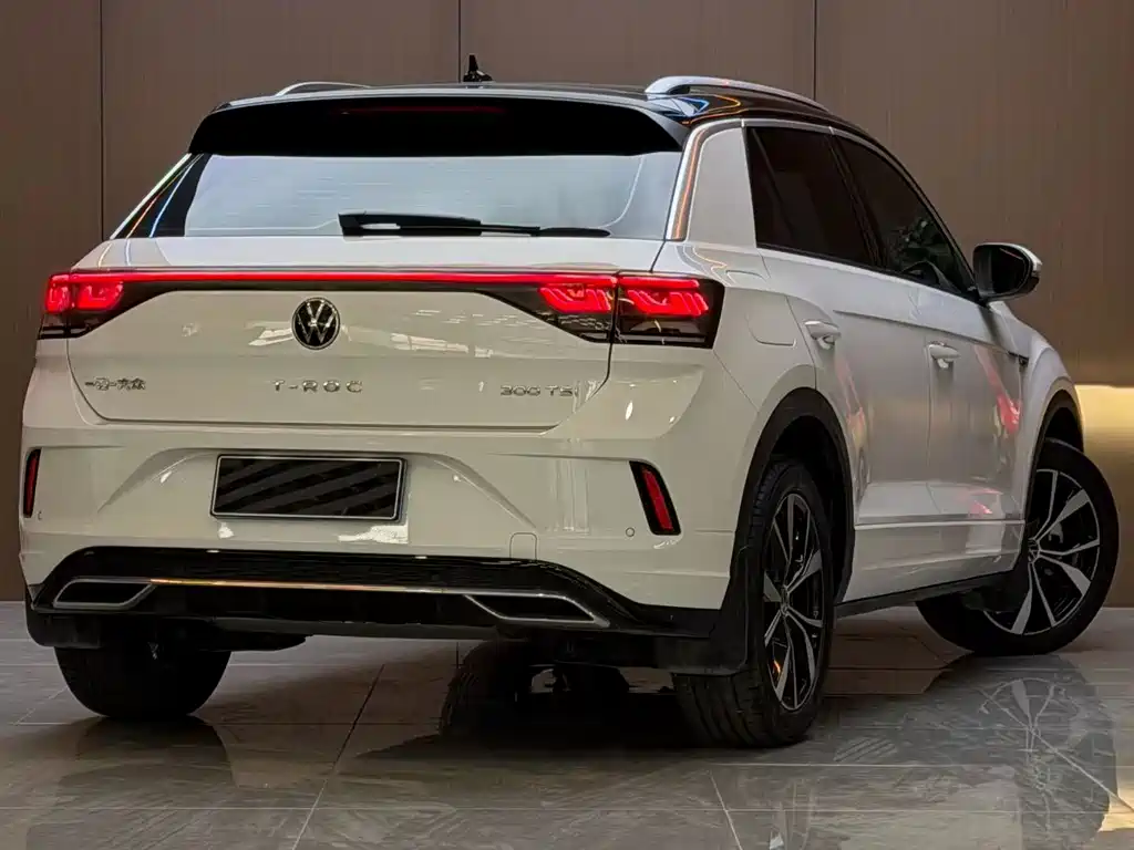 Volkswagen T-Roc — фото 6
