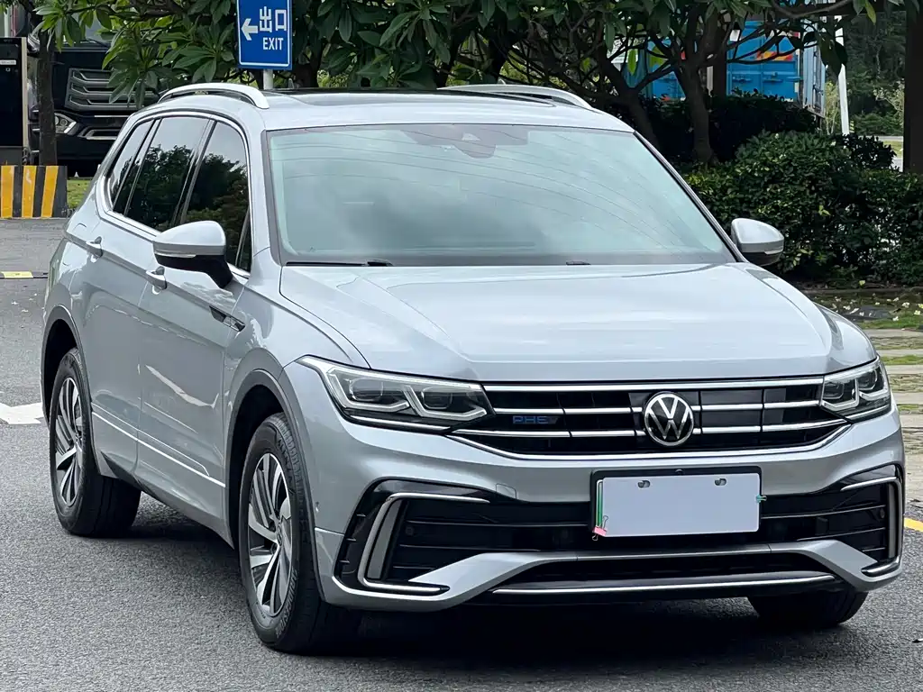 Volkswagen Tiguan L PHEV — фото 3
