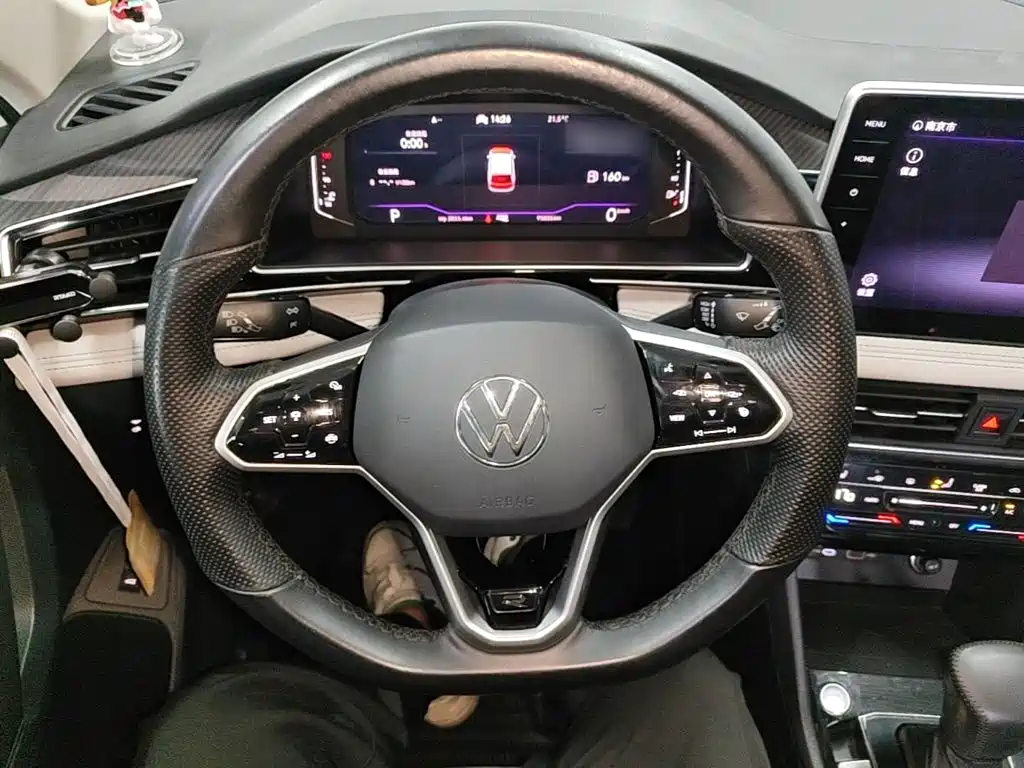 Volkswagen Tiguan L — фото 11