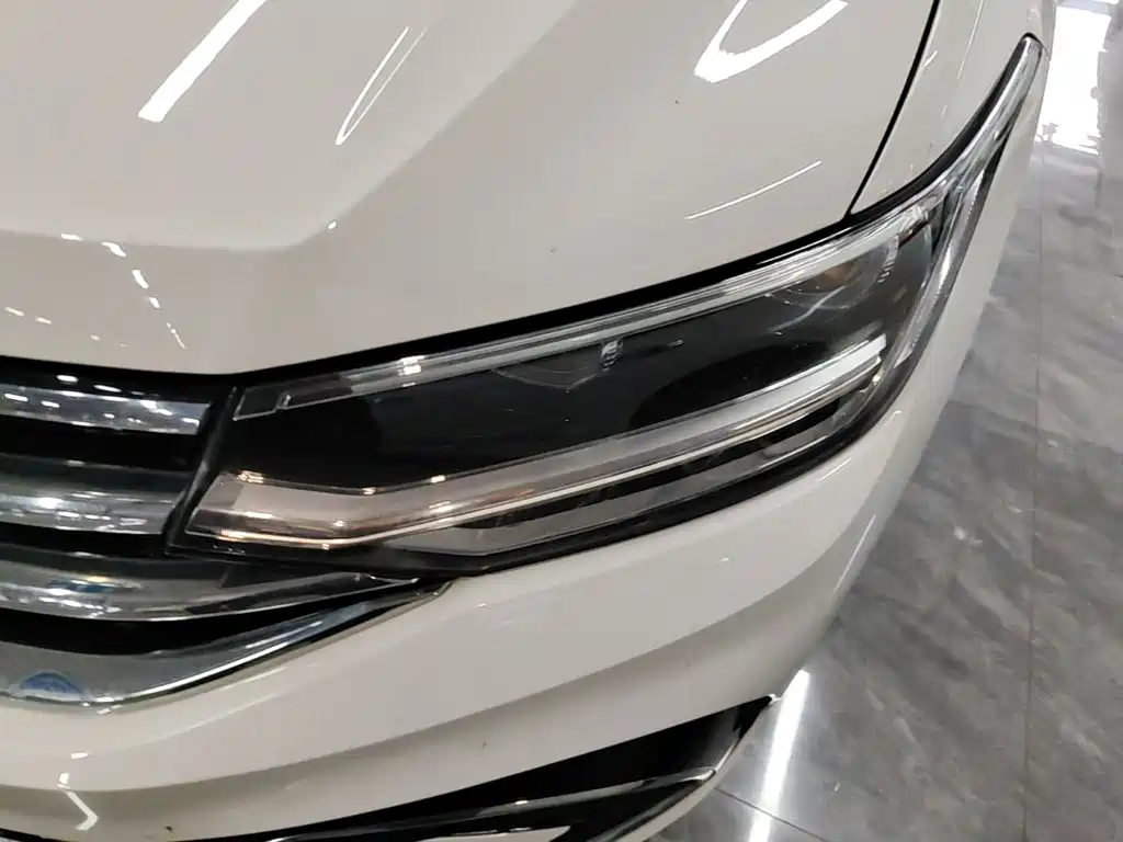 Volkswagen Tiguan L — фото 24