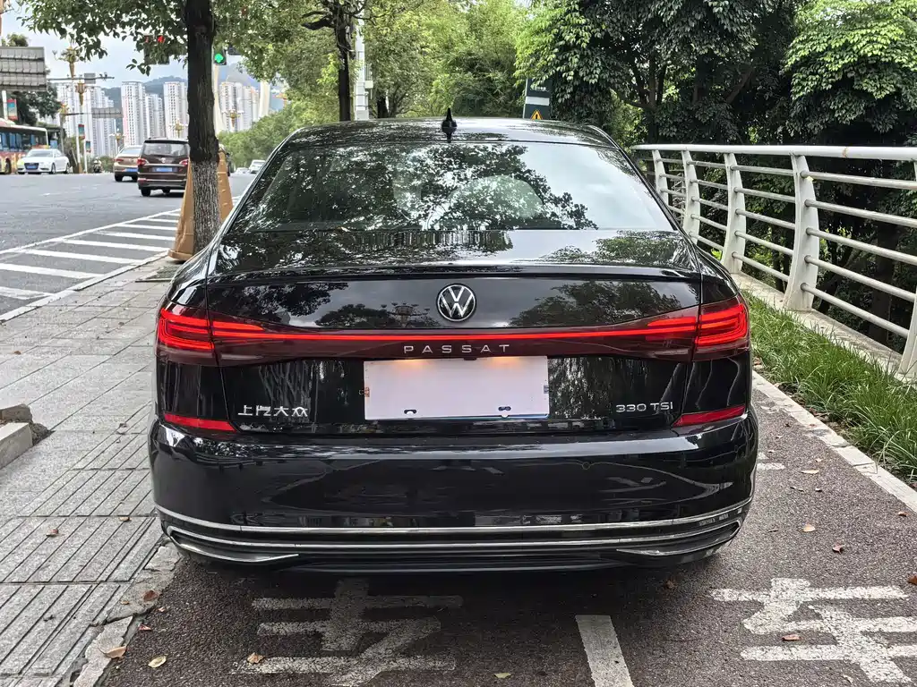 Volkswagen Passat — фото 7