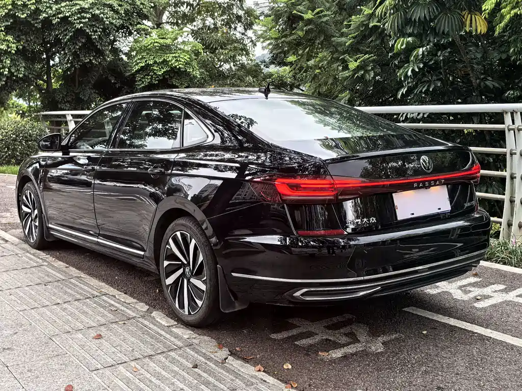 Volkswagen Passat — фото 8