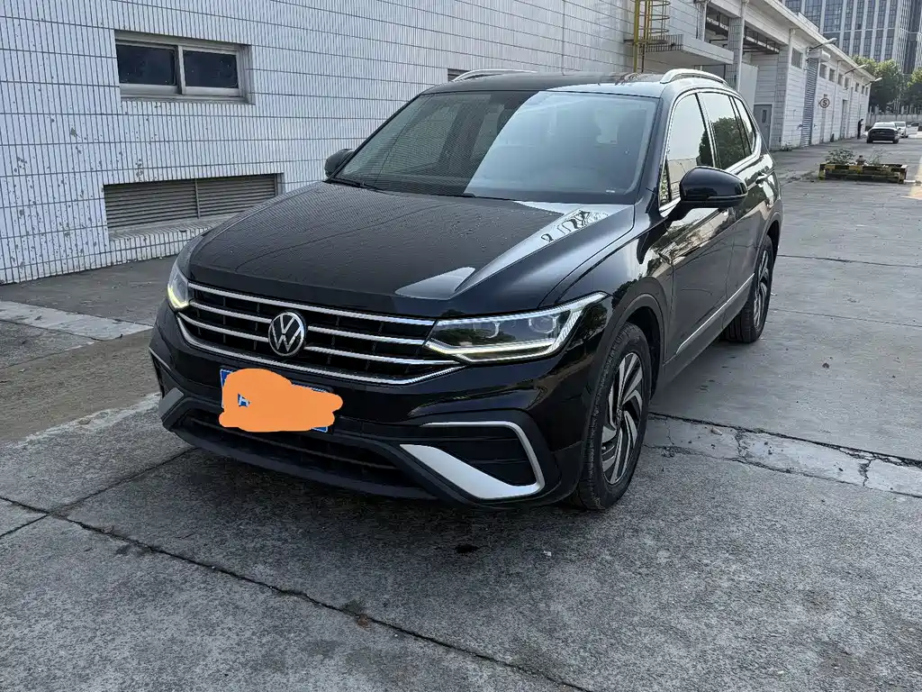 Volkswagen Tiguan L — фото 2