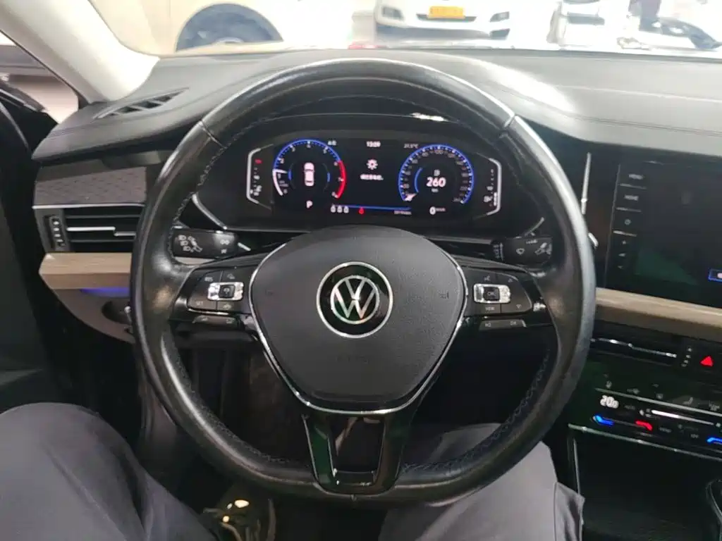 Volkswagen Passat — фото 11