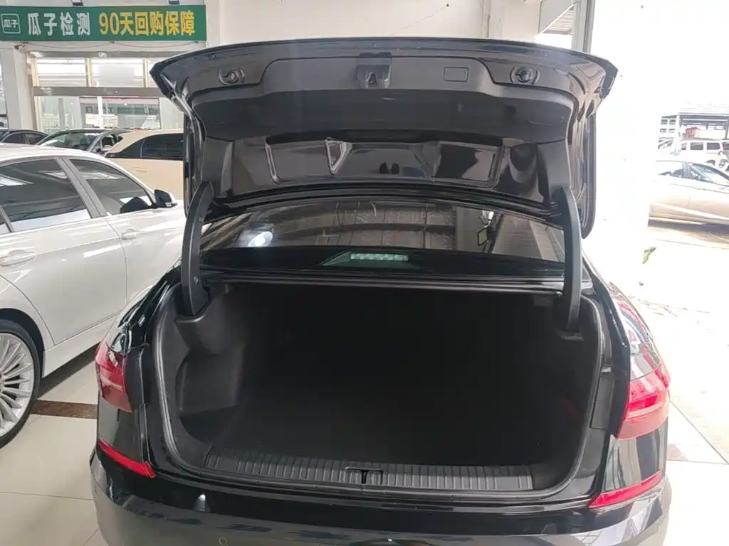 Volkswagen Passat — фото 19