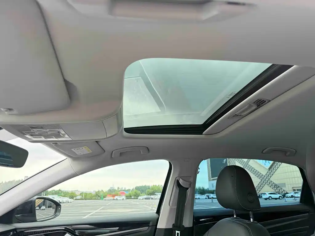 Volkswagen Passat — фото 14