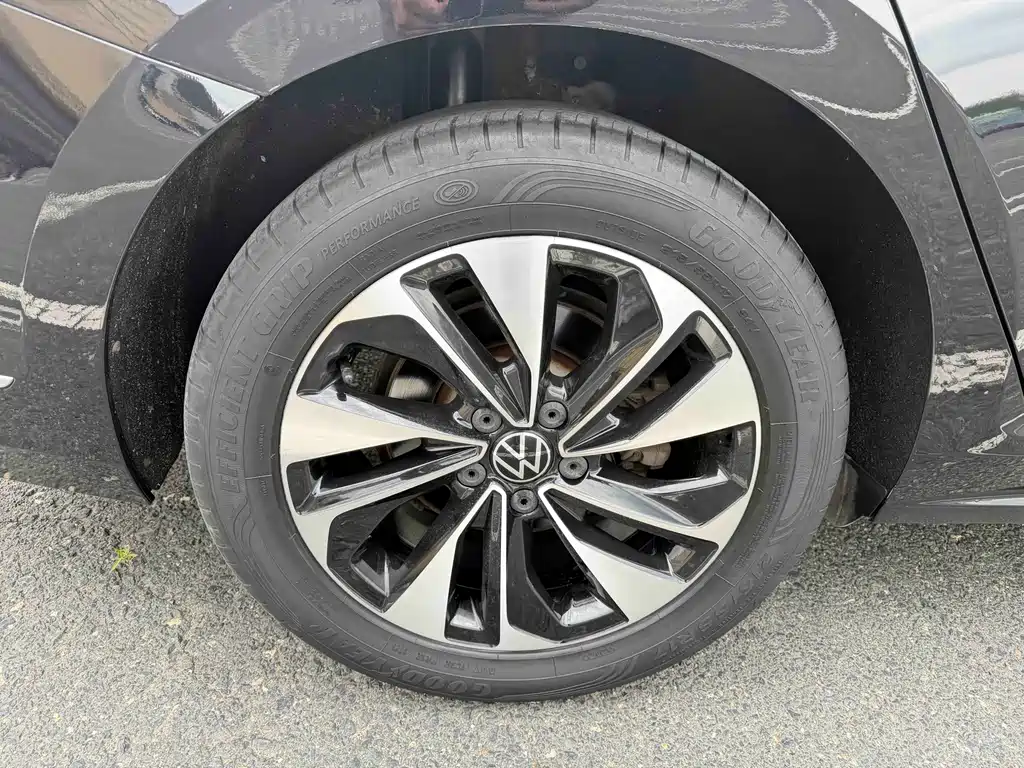 Volkswagen Passat — фото 23