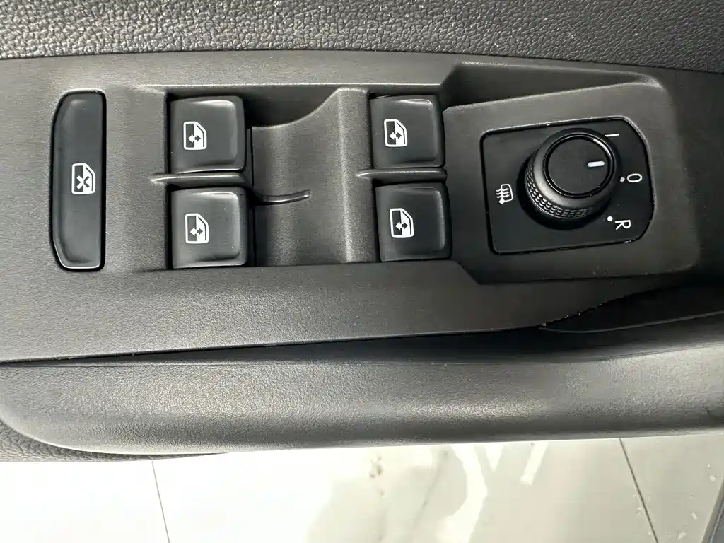 Volkswagen T-Cross — фото 11