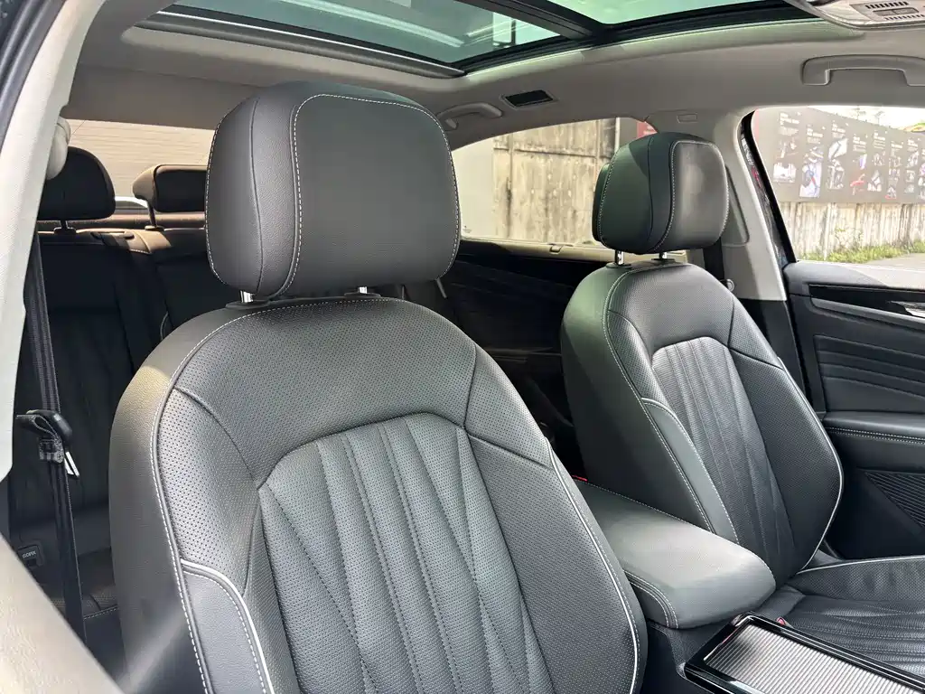 Volkswagen Passat — фото 21