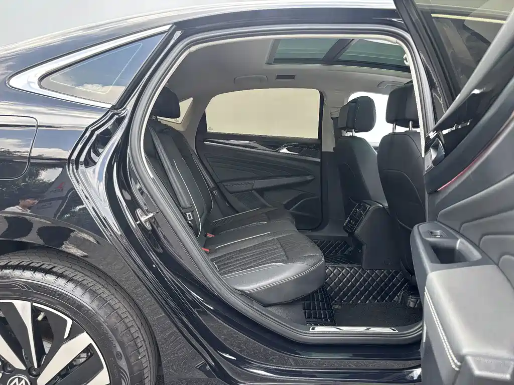 Volkswagen Passat — фото 24