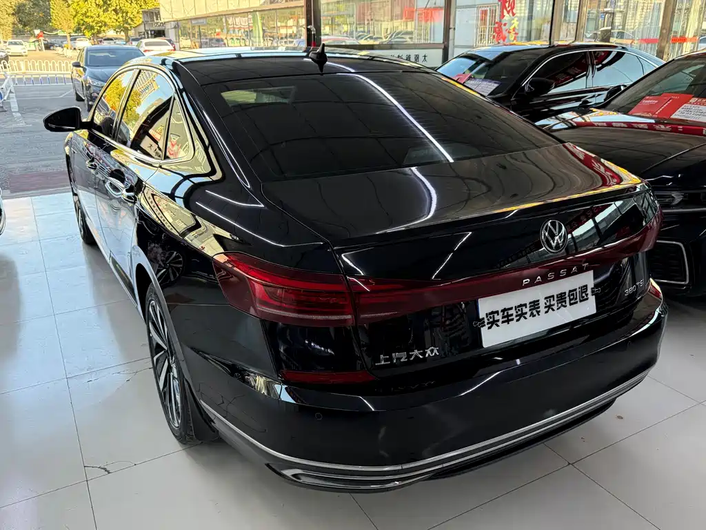 Volkswagen Passat — фото 11