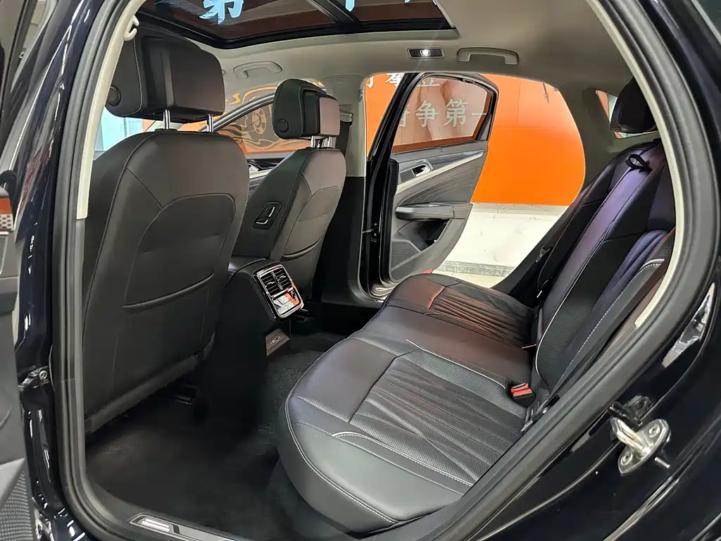Volkswagen Passat — фото 8