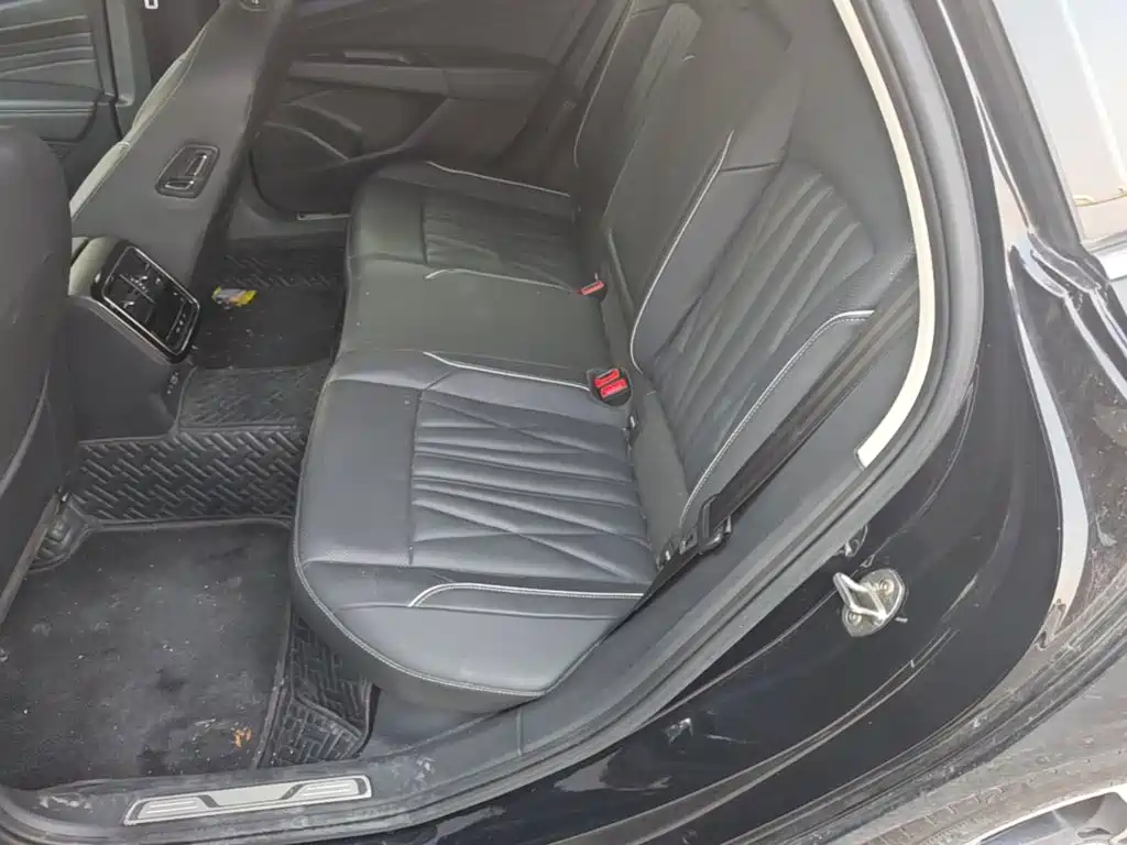 Volkswagen Passat — фото 17