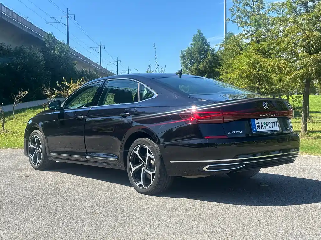 Volkswagen Passat — фото 13