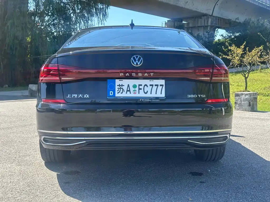 Volkswagen Passat — фото 14