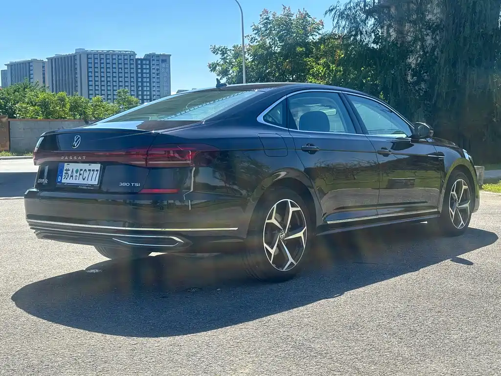 Volkswagen Passat — фото 15