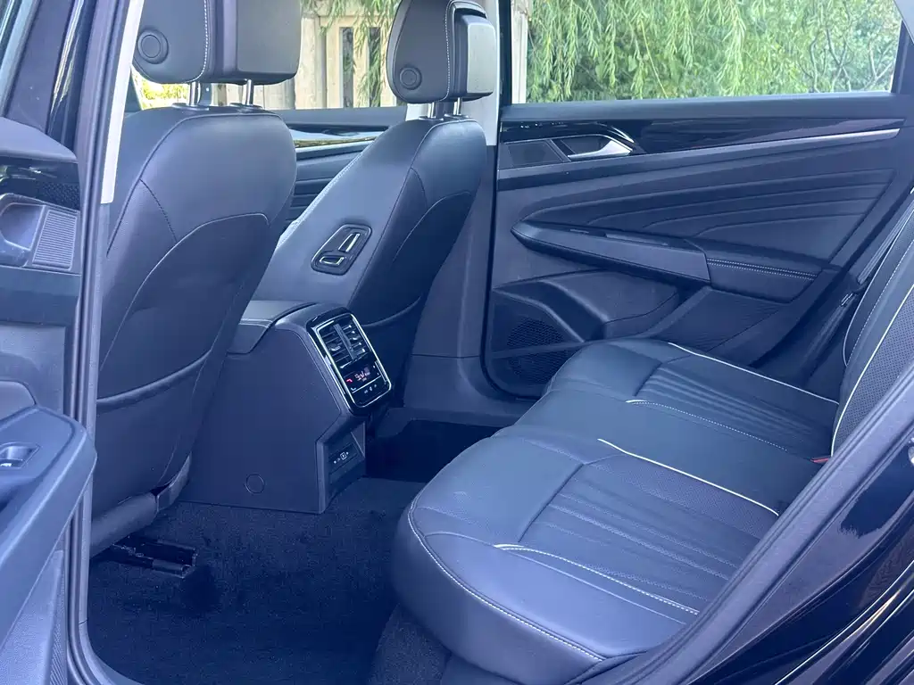Volkswagen Passat — фото 7