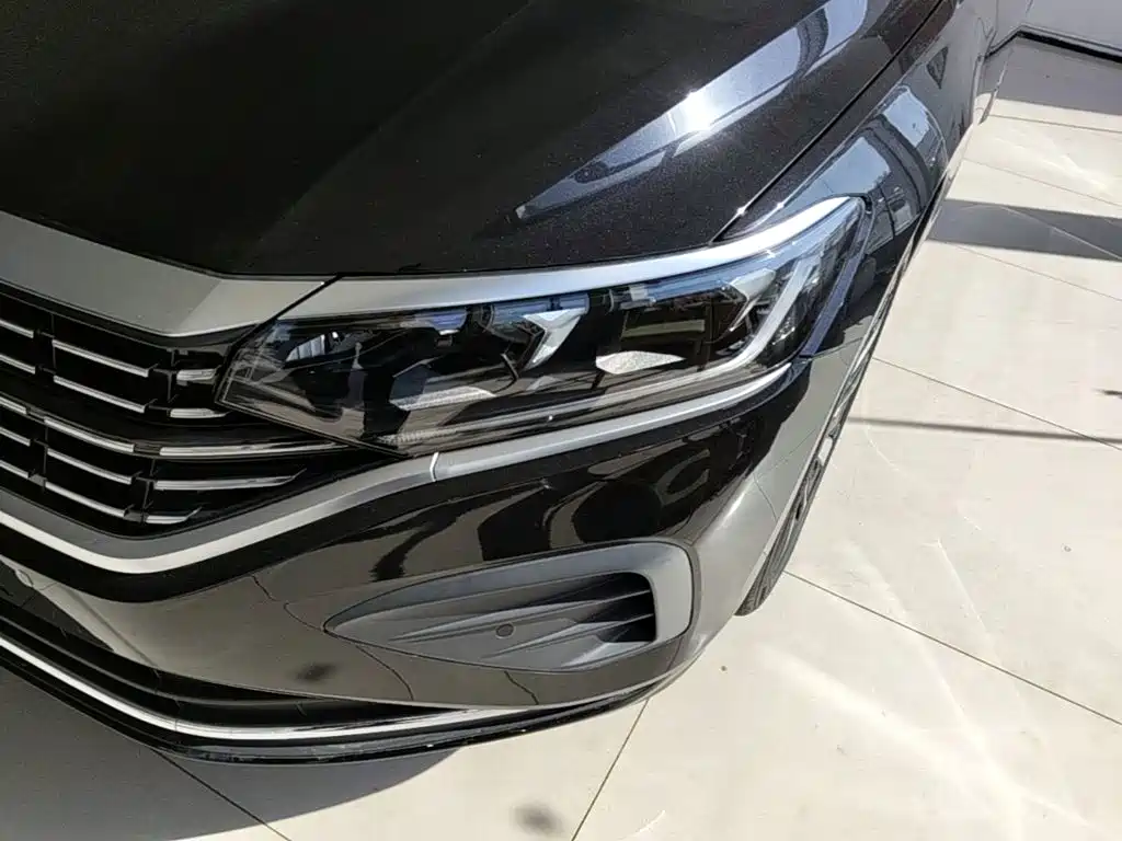 Volkswagen Passat — фото 24