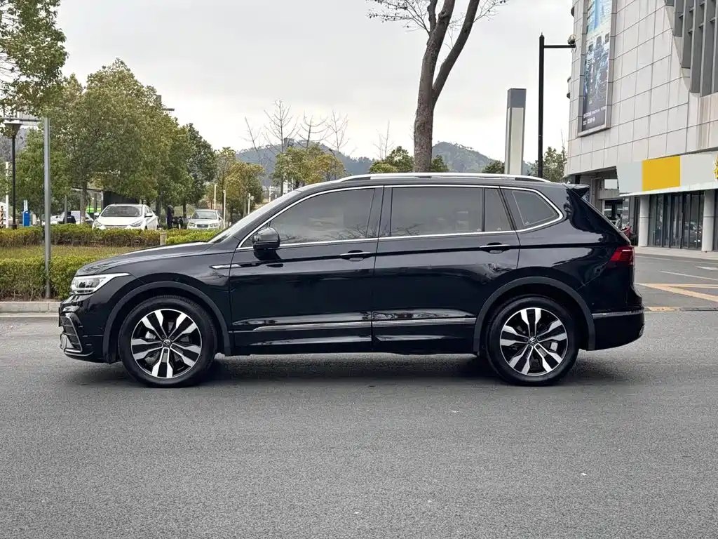 Volkswagen Tiguan L — фото 3